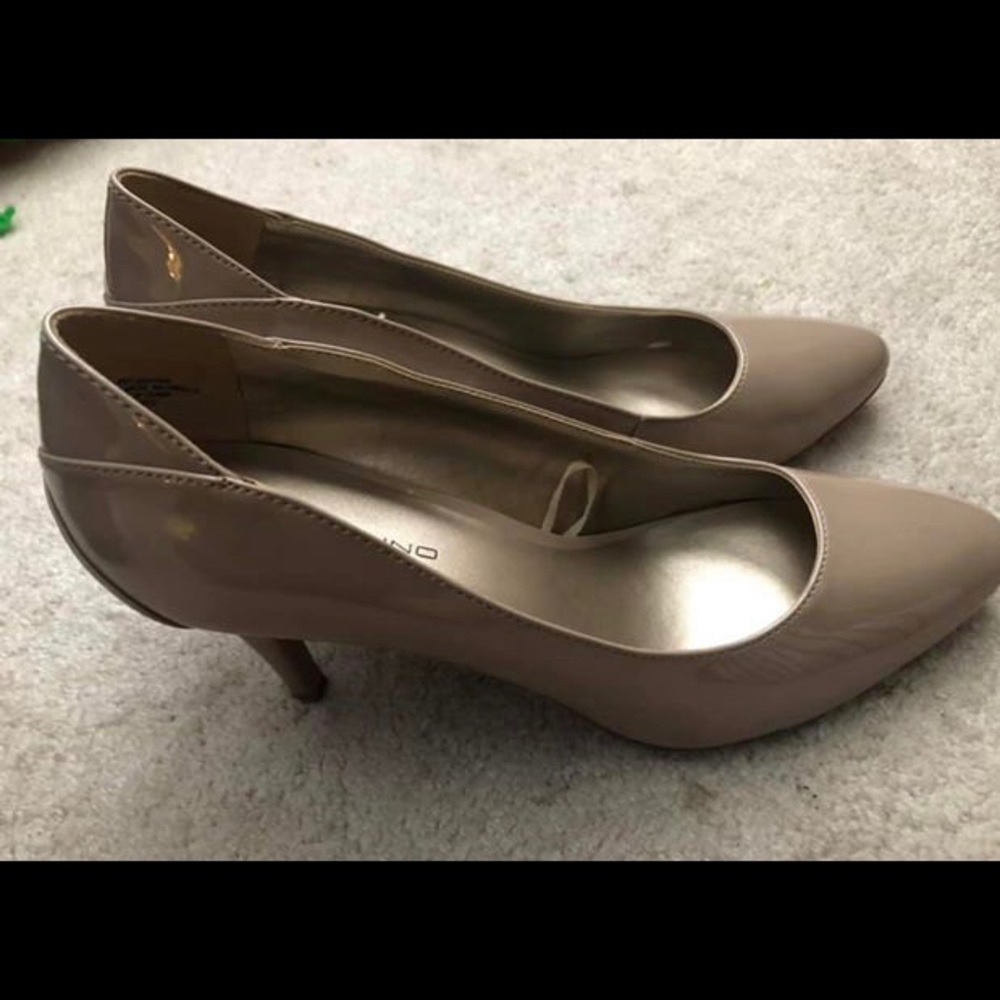 Bandolino Pumps, size9, nude color.